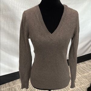 Cynthia Vincent cashmere Brown V-Neck Sweater with Ribbed Cuffs